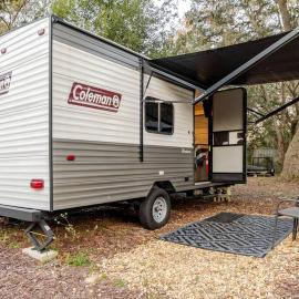 Shaanti Living Cozy Private Camper 1, hotel u gradu Melrose