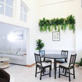Near BTS Bearing Skytrain- Homey living Townhome - 4 Bedrooms, hotel in Bangkok