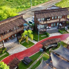 Crusoe Cabins Costa Azalea, hotel en Davao