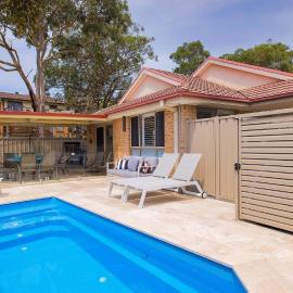 Chill Out at Fingal Jellicoe Close, hotel in Fingal Bay