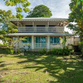 Casa Blanca Beachfront House with Shared Pool Access Pangea Lodge, Hotel in Manzanillo