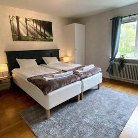 Härlig lägenhet med fri parkering, hotel v destinaci Jönköping