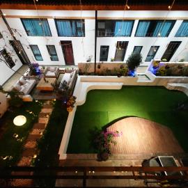 Party House, hotel en Baisha
