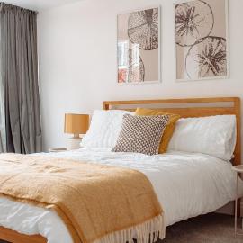 Modern Bright Spacious Home, hotel a Moortown