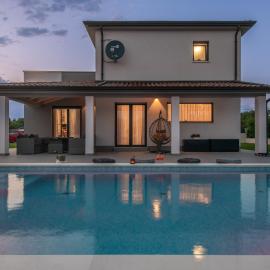 Villa Aaron