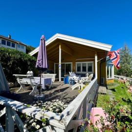 Cozy sea cabin with a great view, hotel i Sætre
