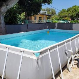 Viesnīca Container 1 with pool, free wifi fully equiped pilsētā Kaboroho