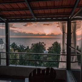 Endless Horizon - Sunset Jaccuzi Sea View, hotell i Jbeil