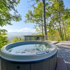 1 Mi to Nantahala River: Mtn-View Retreat!, hotel in Bryson City