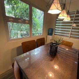 2BR Condo in Antipolo with Karaoke, Netflix and Games: Antipolo şehrinde bir otel