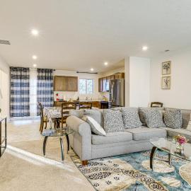 16 Mi to Louisville: Pet-Friendly Getaway!