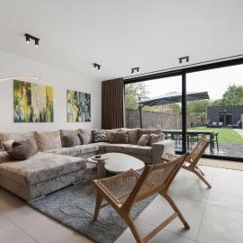Modern & Spacious House with Wellness, hotel a Courtrai