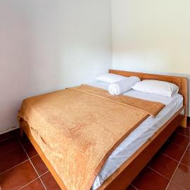 Guest House Surya Ayu Permai Buleleng Mitra RedDoorz, hotel a Panji