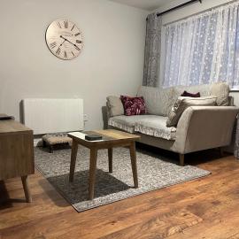 Relax at The little Green door No26: Monasterevin şehrinde bir otel