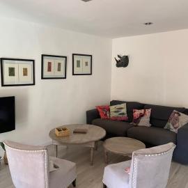 Pinky House, hotell i Peynier