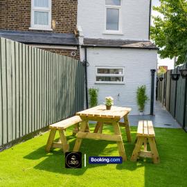 Spacious 5-Bed House with Parking in Wood Green by LS2G Stays