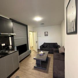 central apartment for rent 18, hotel u gradu Umm Uthainah