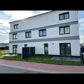 Neu-gebautes-komplettes-Reihenhaus