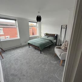 Spacious Private Room with TV in Shared House, hotel di Altofts