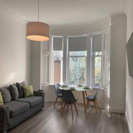 3 Smithhills Paisley central spacious sleeps 4