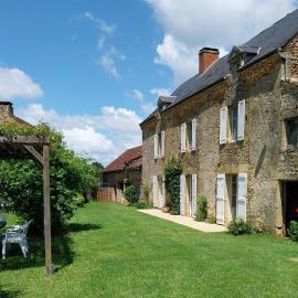 La Geneste un gîte dans la campagne sarladaise