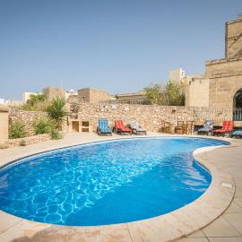 3 Bedroom Holiday Home with Private Pool and Views, hotel v mestu Nadur
