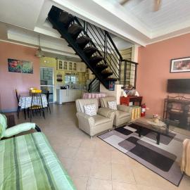 Whiteplace Transient House – hotel w mieście Rioeng