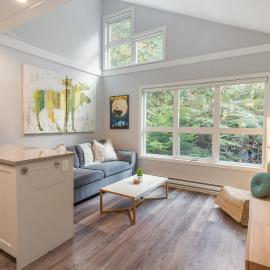 1BR in Gondola Village, Near Gondola, Free Parking, Updated Unit, Incredible Location, hotel din Whistler