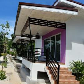 โรงแรม ทิพย์บุรี ริเวอร์ไซค์, hotelli Sichonissa