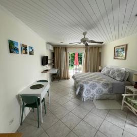 Bridgetown में, होटल Charming Ground-Floor Studio in South Coast Barbados