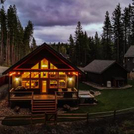3BR Forest Cabin, Hot Tub, Game Room, Big Backyard