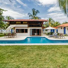 Casa La Palapa, Beachfront Oasis in Tivives!, hotelli kohteessa Tivives