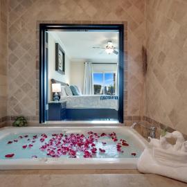 Casa Sirena- Secure & Private Poolside Retreat