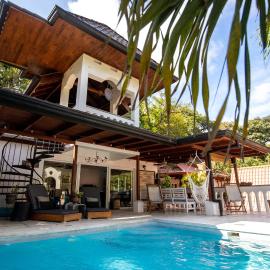 Casa Vitality Bed and Breakfast - Playa Guiones, Nosara - 4 Minute Walk to the Beach, hotel in Nosara