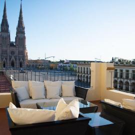 Real Hotel Luján โรงแรมในลูฮัน
