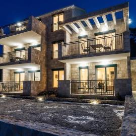 Family-friendly apartments with swimming pool Pomena - Mljet - 22317, hotel v destinaci Pomena
