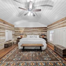Historic Augusta Cabin | Wine Country & Fire Pit, Hotel in Augusta