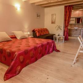 Chambre Rubis: Élégance et Confort en Pleine Nature - FR-1-589-723, hotel in Le Clerjus