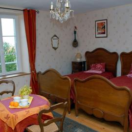 Chambres spacieuses avec salle d'eau, salon cheminée, jardin détente - Lorraine - FR-1-585-143, hotel in Watronville