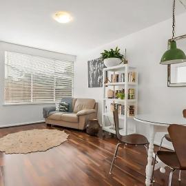 Modern City-Fringe Apartment in New Town, hotel in New Town