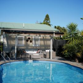 The Pool House Bed & Breakfast - Near Marine Parade Napier