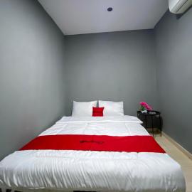 RedDoorz at Marina City Waterfront, Hotel in Sekupang