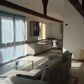 Luminoso LOFT in centro a due passi da Lugo Imola, hotel in Massa Lombarda