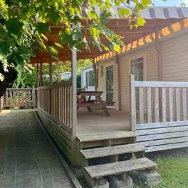 Angicourt에 위치한 호텔 Mobil-home 2 chambres PMR - Camping la Faloise