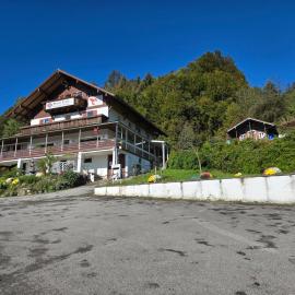 Wald Cafe, hotel a Simbach am Inn