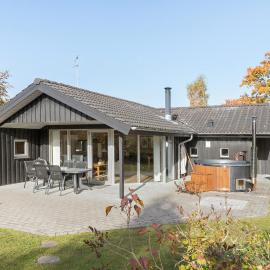 Four-Bedroom Holiday Home In Glesborg, hotel u gradu 'Glesborg'