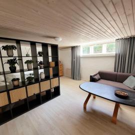 Cozy basement apartment in the center, khách sạn ở Hirtshals
