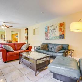 Spacious House near Fort Lauderdale - Minutes from Beach – hotel w mieście Plantation