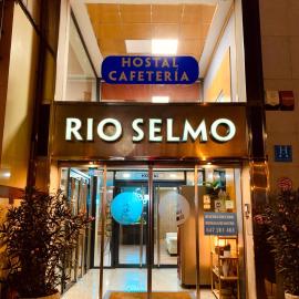 Hostal RIO SELMO โรงแรมในปอนเฟร์ราดา