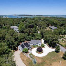 Beautifully Renovated w Access to Beach